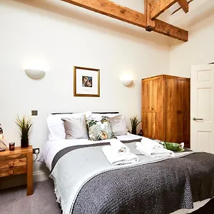 The Magical Gem Of - Sleeps 7 Apartment York
